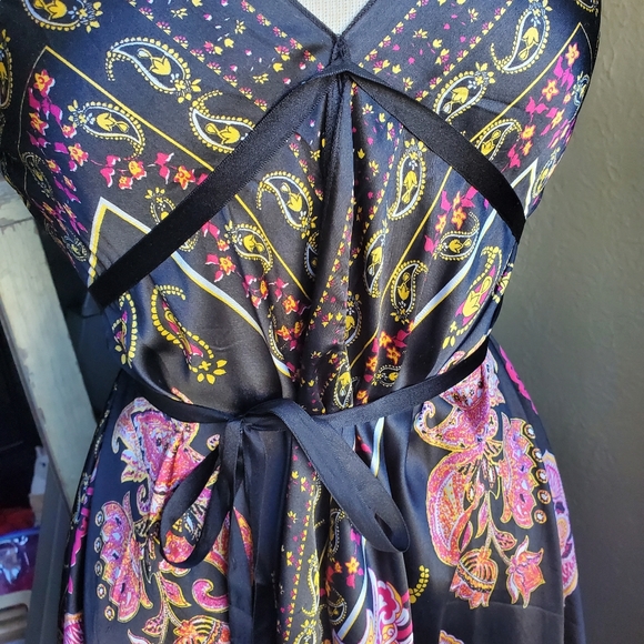 Dress - Picture 4 of 6